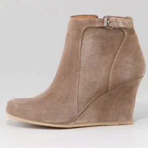 Lanvin - suede tan ankle boot